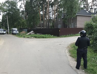 Ρωσία: Τουλάχιστον τέσσερις νεκροί από «αδέσποτα» πυρά 50χρονου (βίντεο)